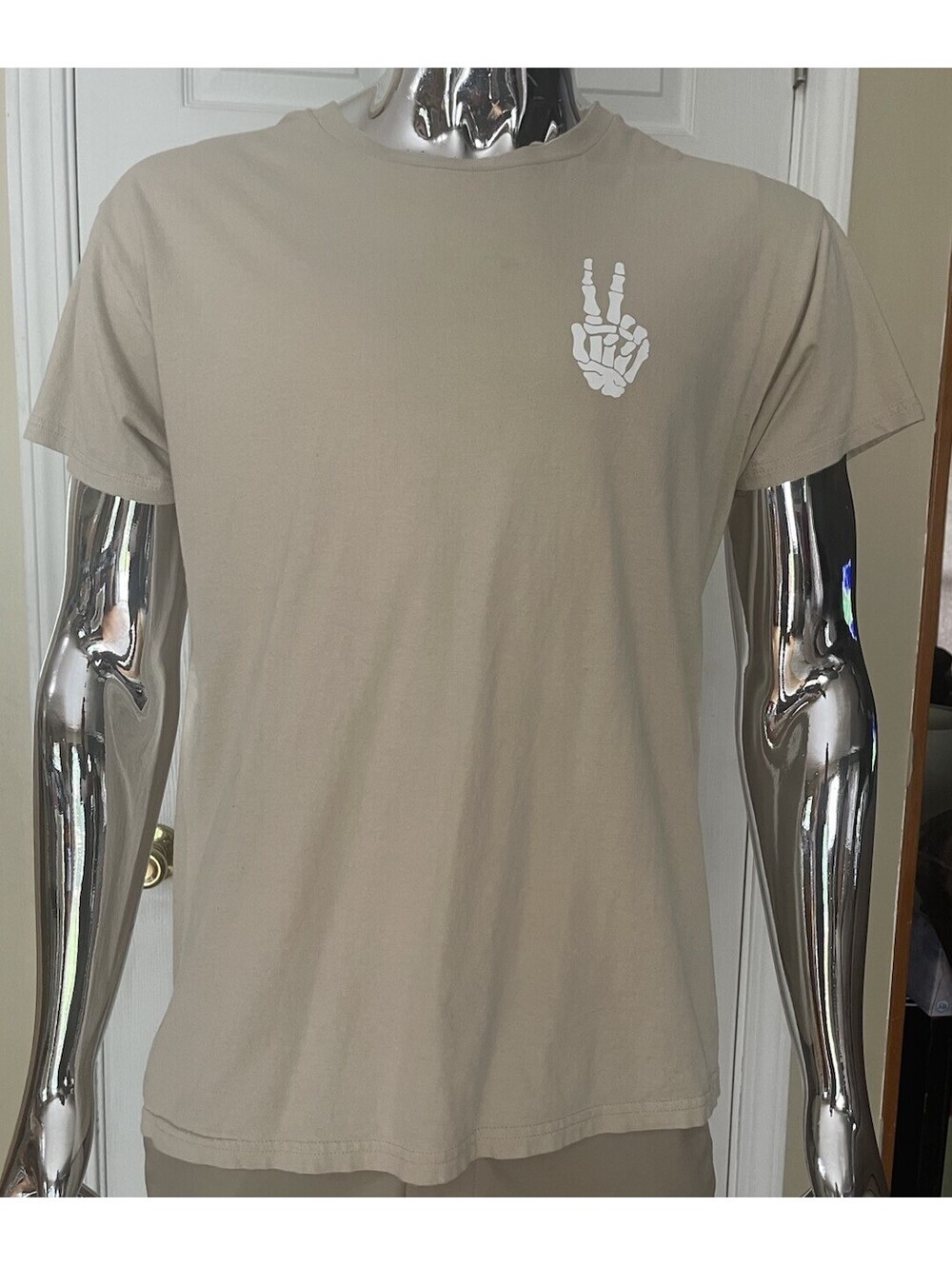 Bowery Supply CO Skeleton Hand Peace Sign T-Shirt Mens L Tan (N0424160)